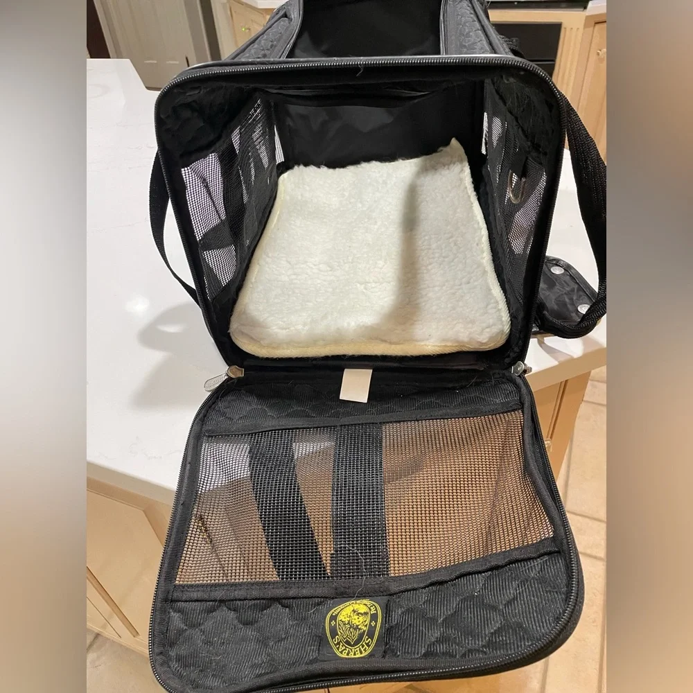 Sherpa Dog carrier size medium